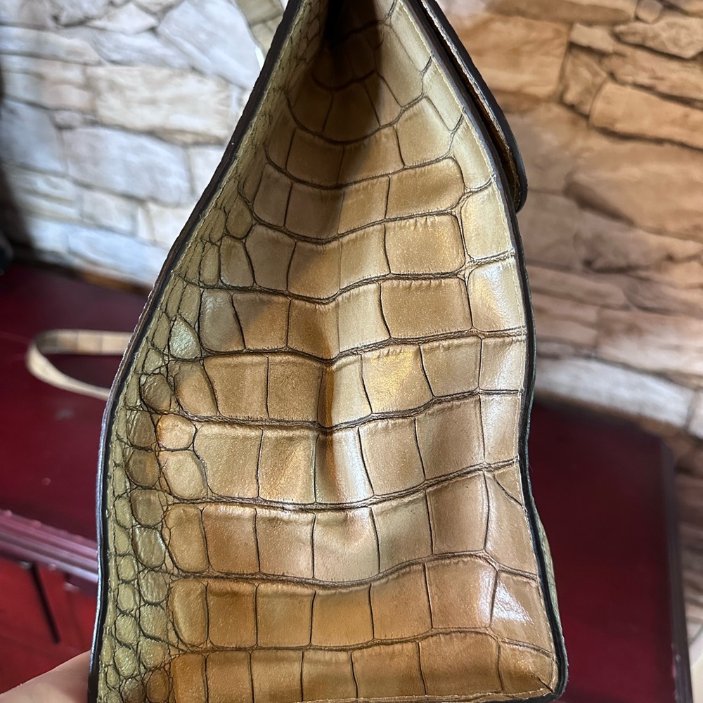 Claudia Firenze Genuine Italian Leather Croc Embossed Turnlock Flap Bag - Picture 8 of 13
